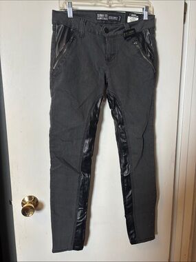 NWT Low rise skinny jeans - grey w/ pleather detail pockets/inner leg size 7